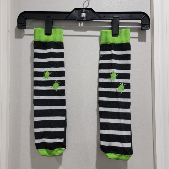 Beetlejuice the Musical Bundle "It's Showtime" Zippered Hoodie, Socks, and Tote - Picture 13 of 17